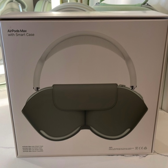 Apple Airpods Max BUNDLE (box, stand,smart case, travel case, headphones) - Picture 2 of 10